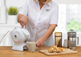 Pouring the all white Uccello Kettle