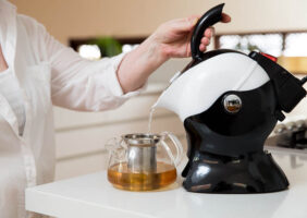 Pouring the Uccello Kettle