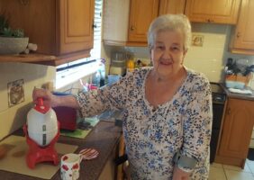 Anne using her Uccello Kettle in her kitchen