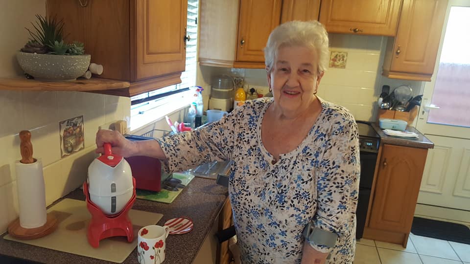 Anne using her Uccello Kettle in her kitchen